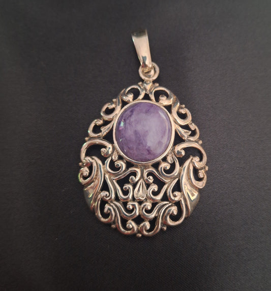 925 Sterling Silver Oval Shaped Pendant Round Purple stone