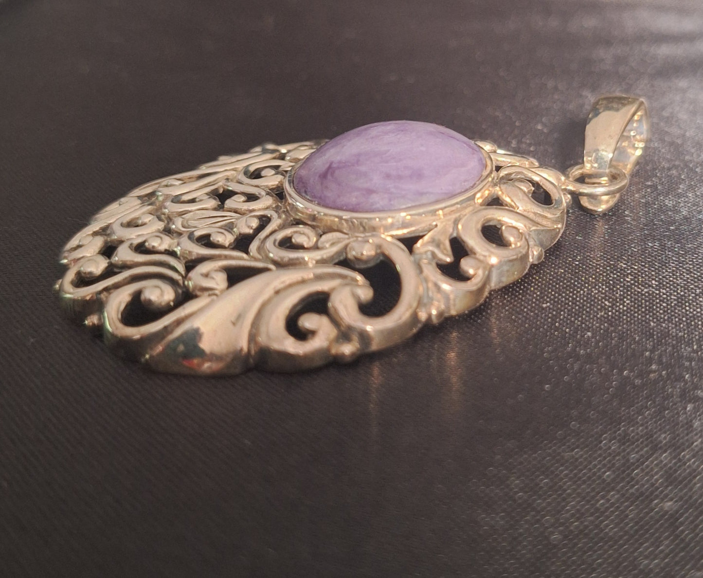 925 Sterling Silver Oval Shaped Pendant Round Purple stone