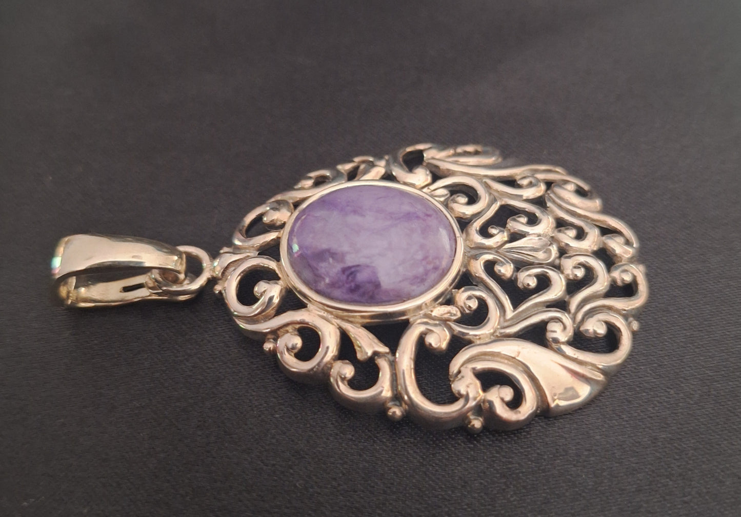 925 Sterling Silver Oval Shaped Pendant Round Purple stone