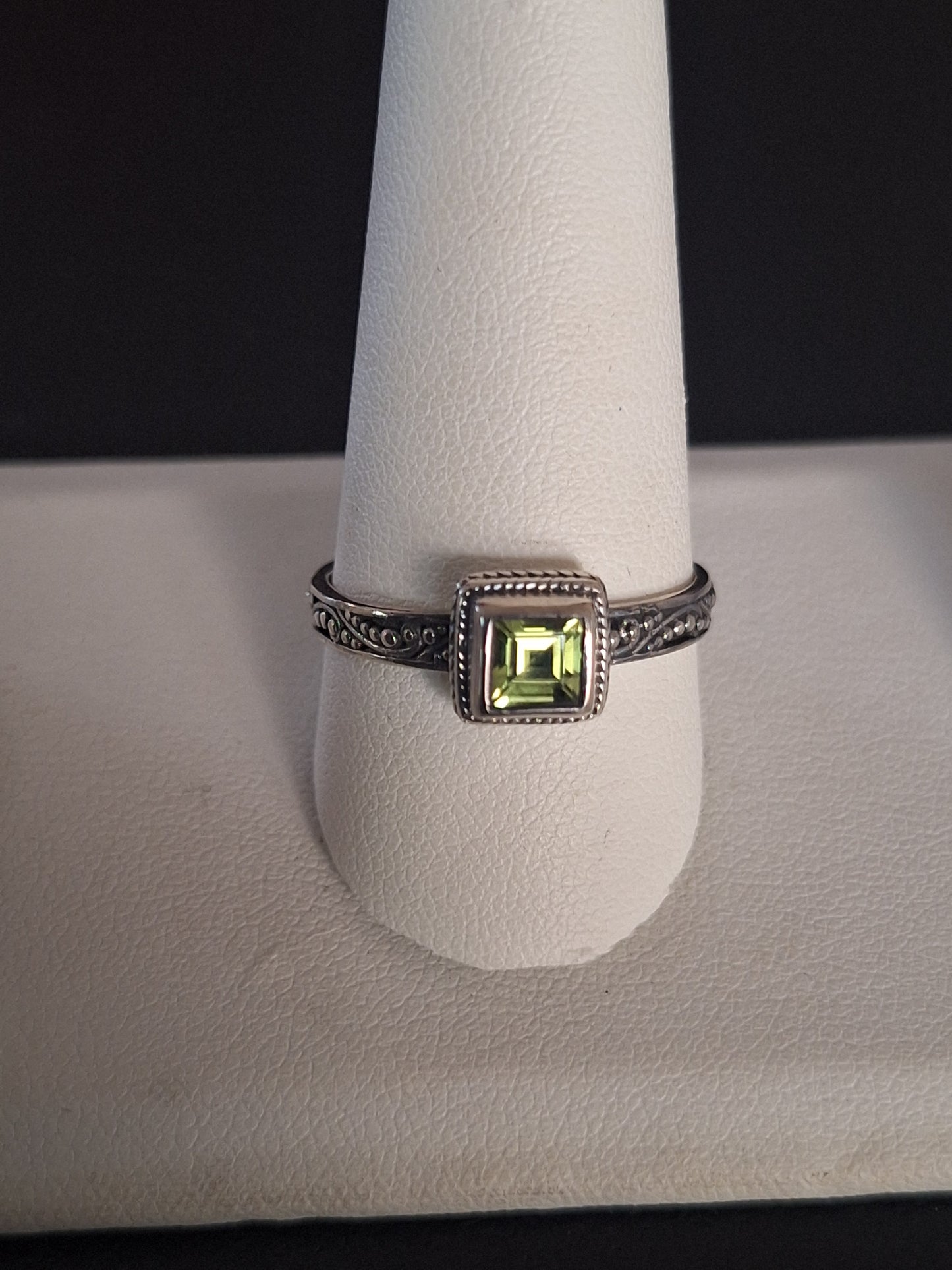 A Sarda sterling silver peridot ring