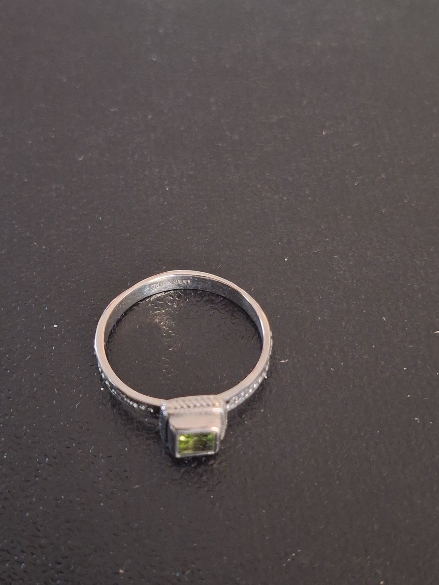 A Sarda sterling silver peridot ring
