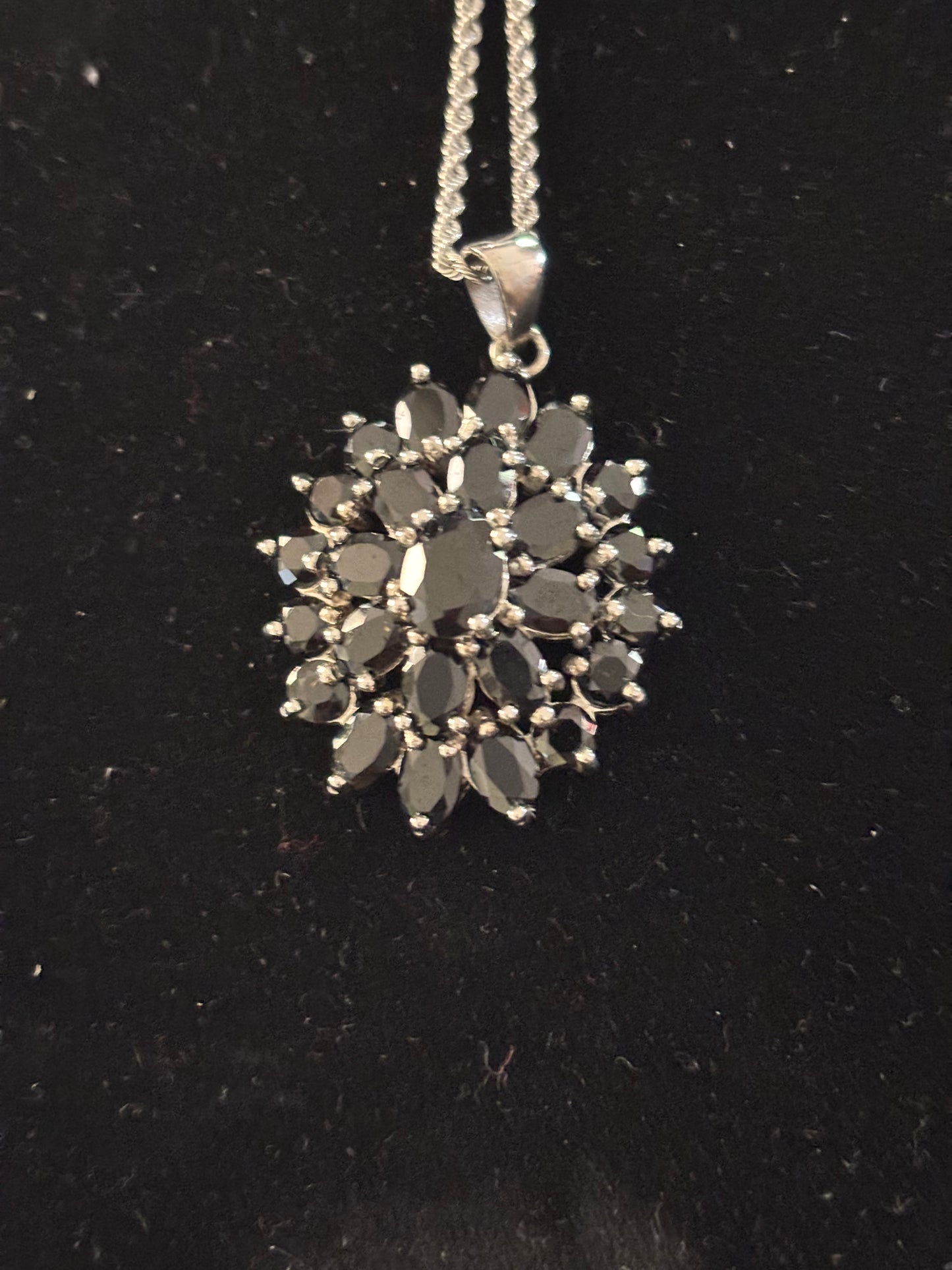 925 Stealing Silver Cluster Pendant With Natural Sapphire