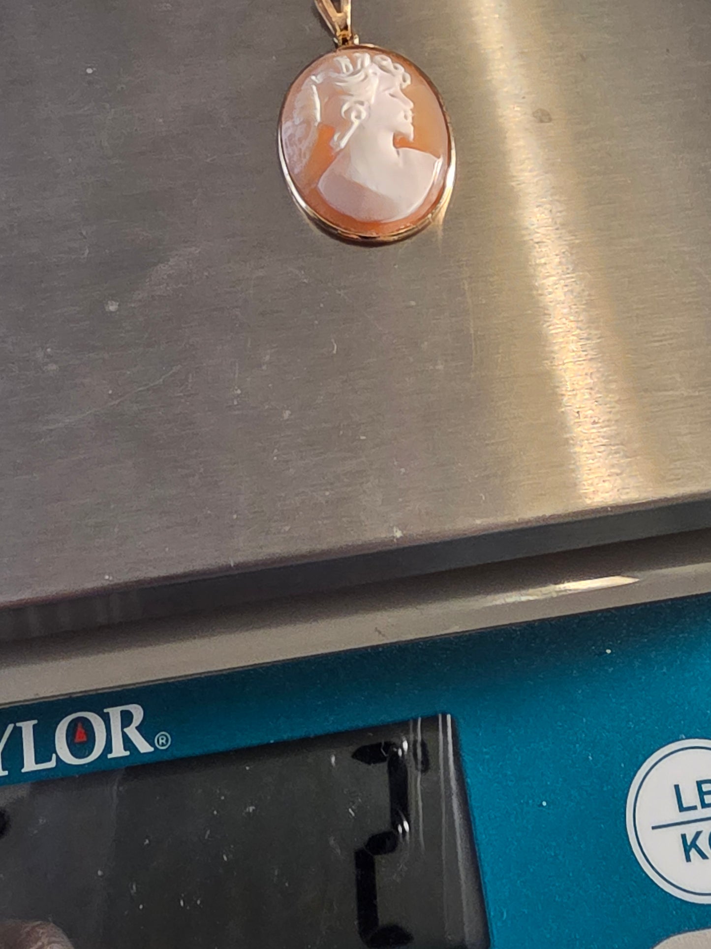 Vintage 14k Yellow Gold Oval Shaped Genuine Carved Shell Cameo