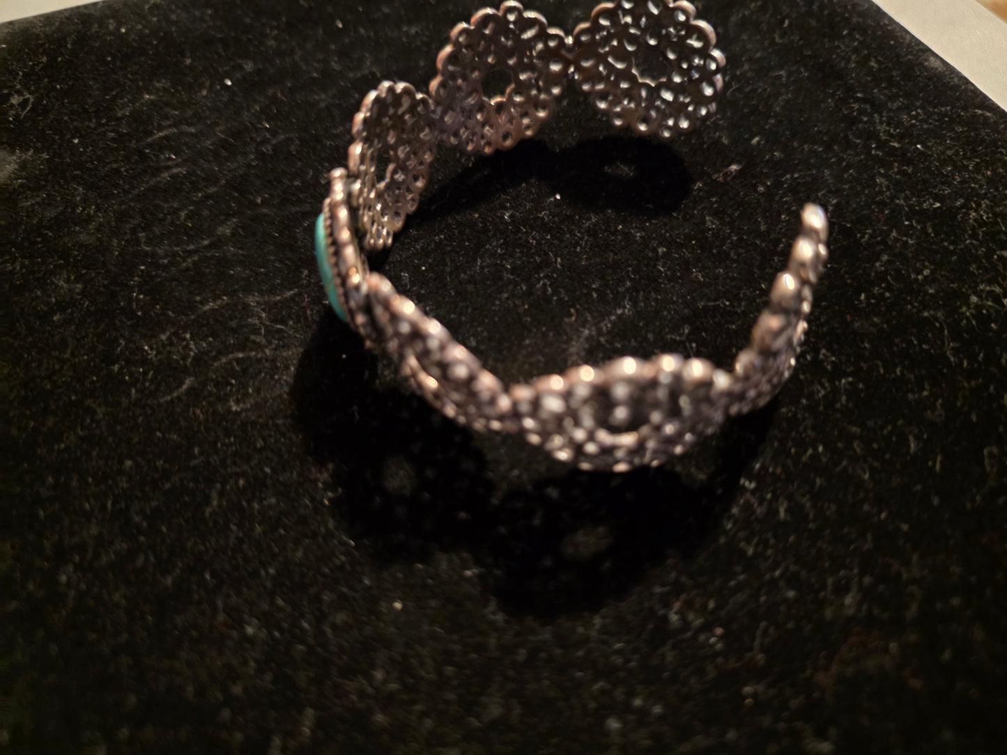 VINTAGE STERLING SILVER ARTIST SIGNED NK TURQUOISE CUFF BRACELET. GREAT SHAPE. FULLY MARKED. 36 GRAMS. 24MM WIDE. FITS UP TO 7.5 INCHS.
