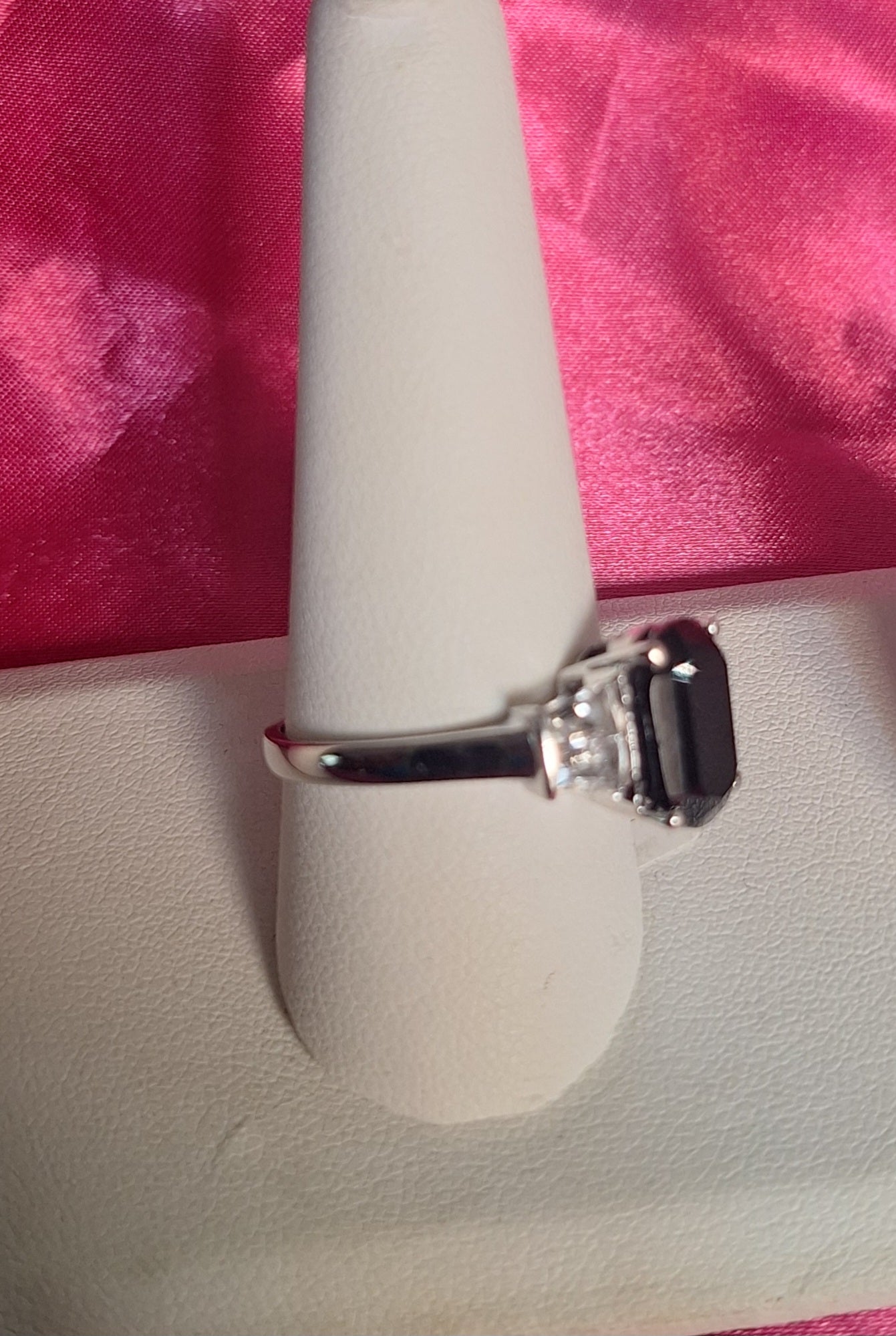 925 Sterling Silver Black Oval Stone w/Clear Accent Stones Ring 4 g