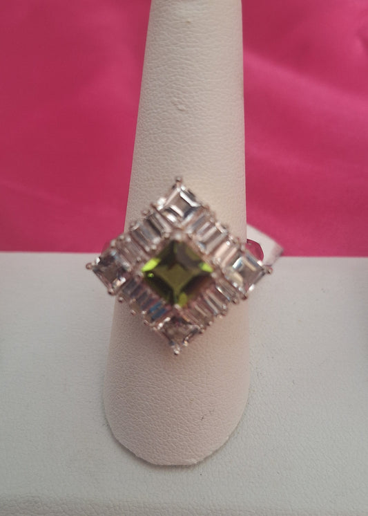 a sterling silver peridot center and white topaz accents