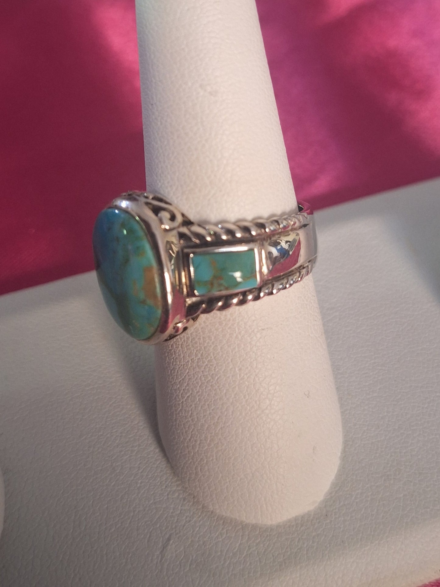 A Sterling Silver Turquoise Ring Size 8