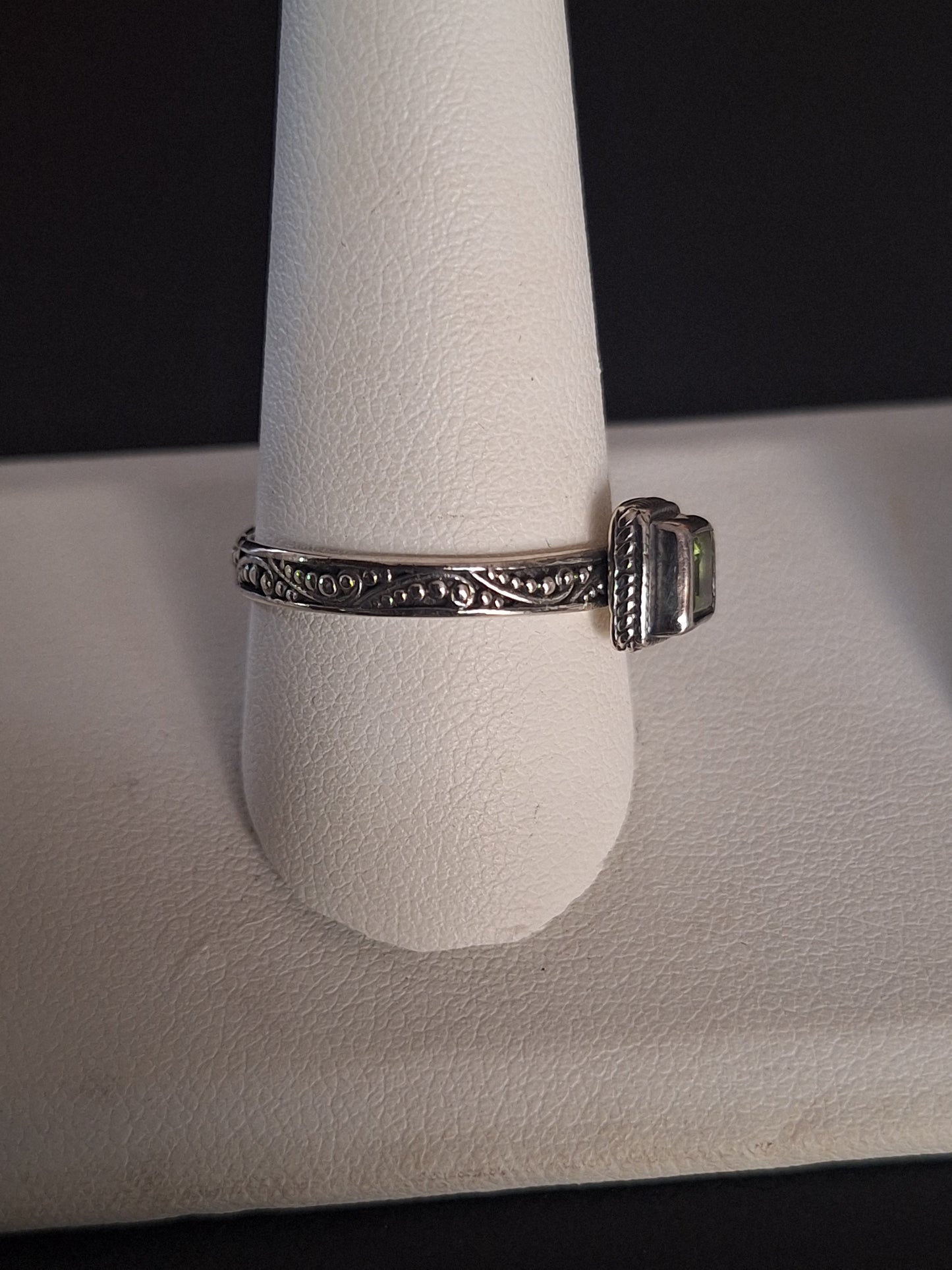 A Sarda sterling silver peridot ring