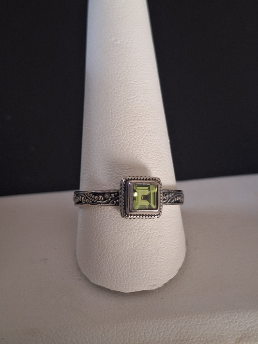 A Sarda sterling silver peridot ring