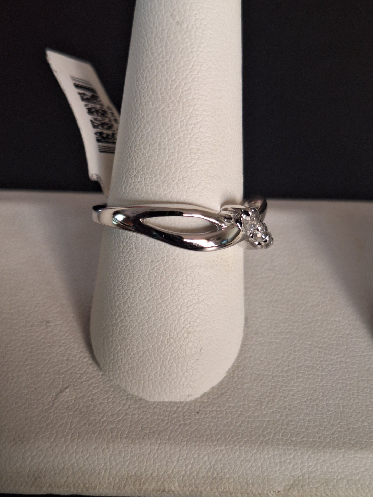 A 5 stone infinity ring