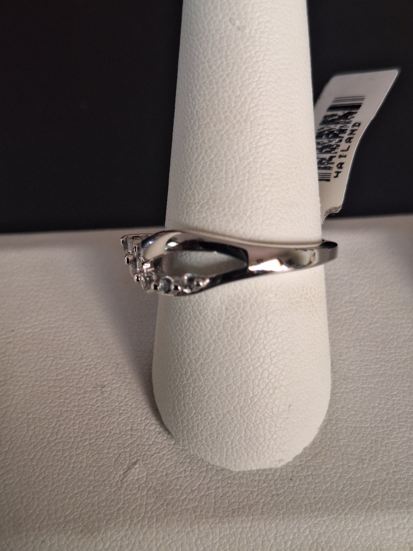 A 5 stone infinity ring