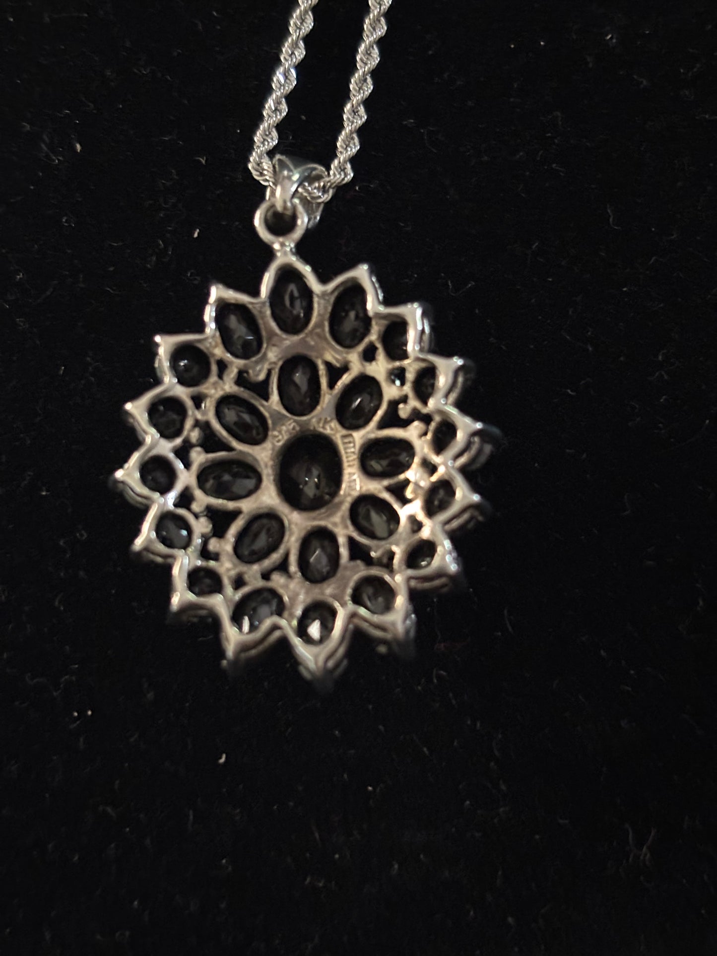 925 Stealing Silver Cluster Pendant With Natural Sapphire