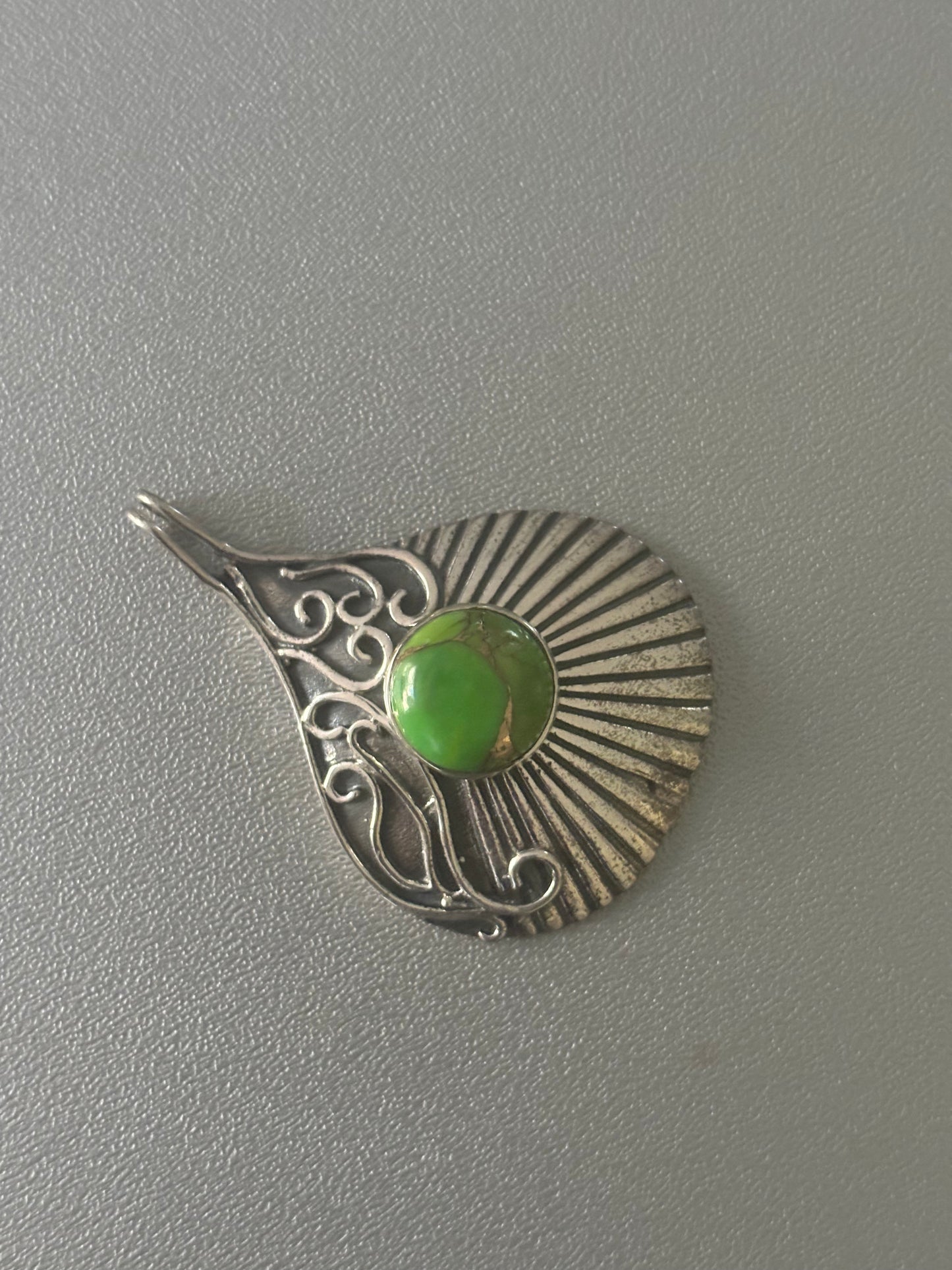 GREEN TURQUOISE ROUND
CABOCHON ST/SILVER PENDANT