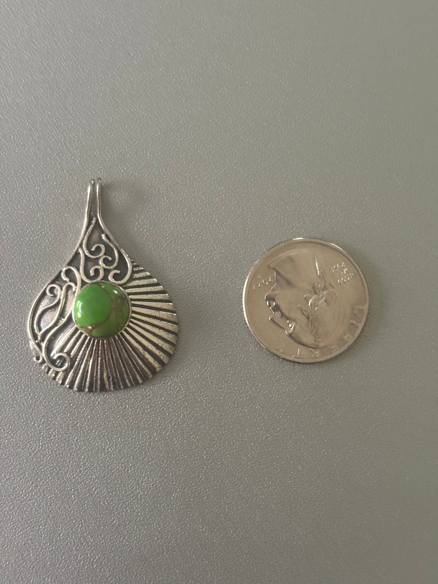 GREEN TURQUOISE ROUND
CABOCHON ST/SILVER PENDANT