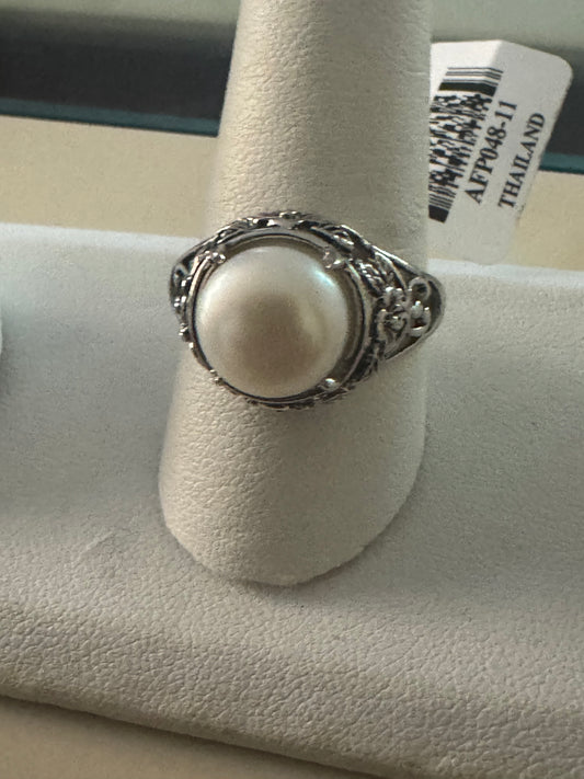 Large Genuine Mabe Pearl
Sterling Ring