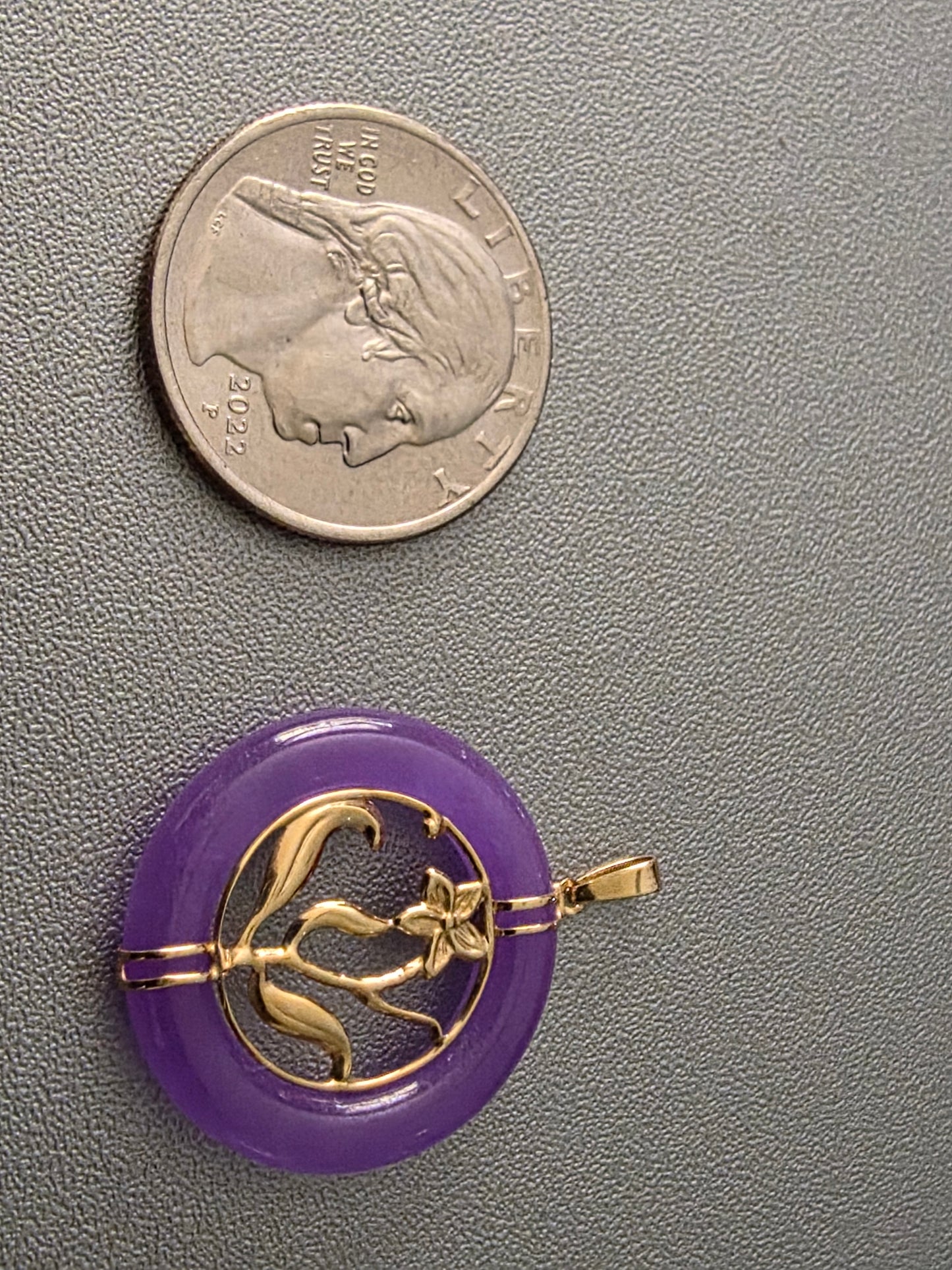 14K YELLOW GOLD PURPLE JADE PENDANT