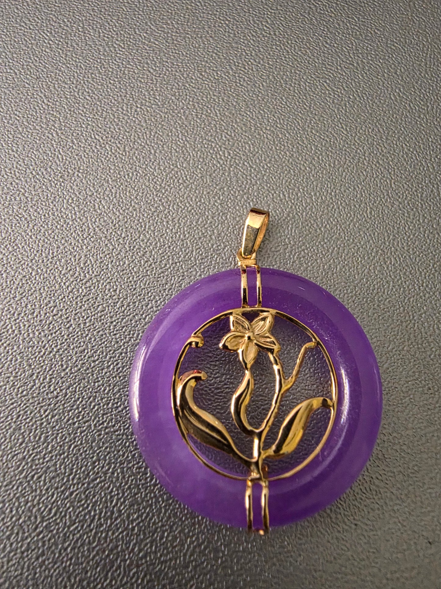 14K YELLOW GOLD PURPLE JADE PENDANT