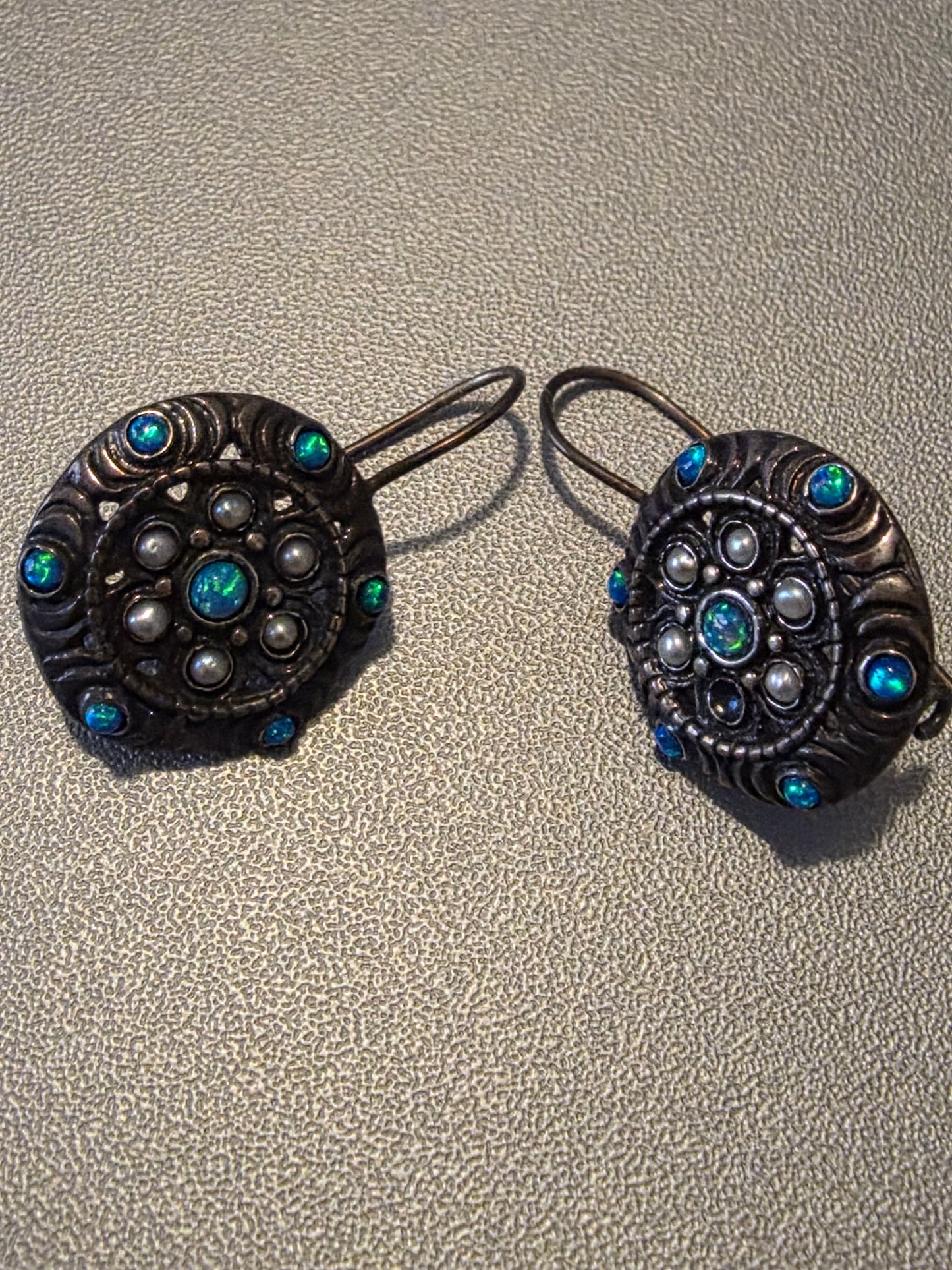 Vintage 925 Sterling Silver Earrings Metallic Blue Aurora Crystal Round Flower Runway