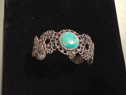 VINTAGE STERLING SILVER ARTIST SIGNED NK TURQUOISE CUFF BRACELET. GREAT SHAPE. FULLY MARKED. 36 GRAMS. 24MM WIDE. FITS UP TO 7.5 INCHS.