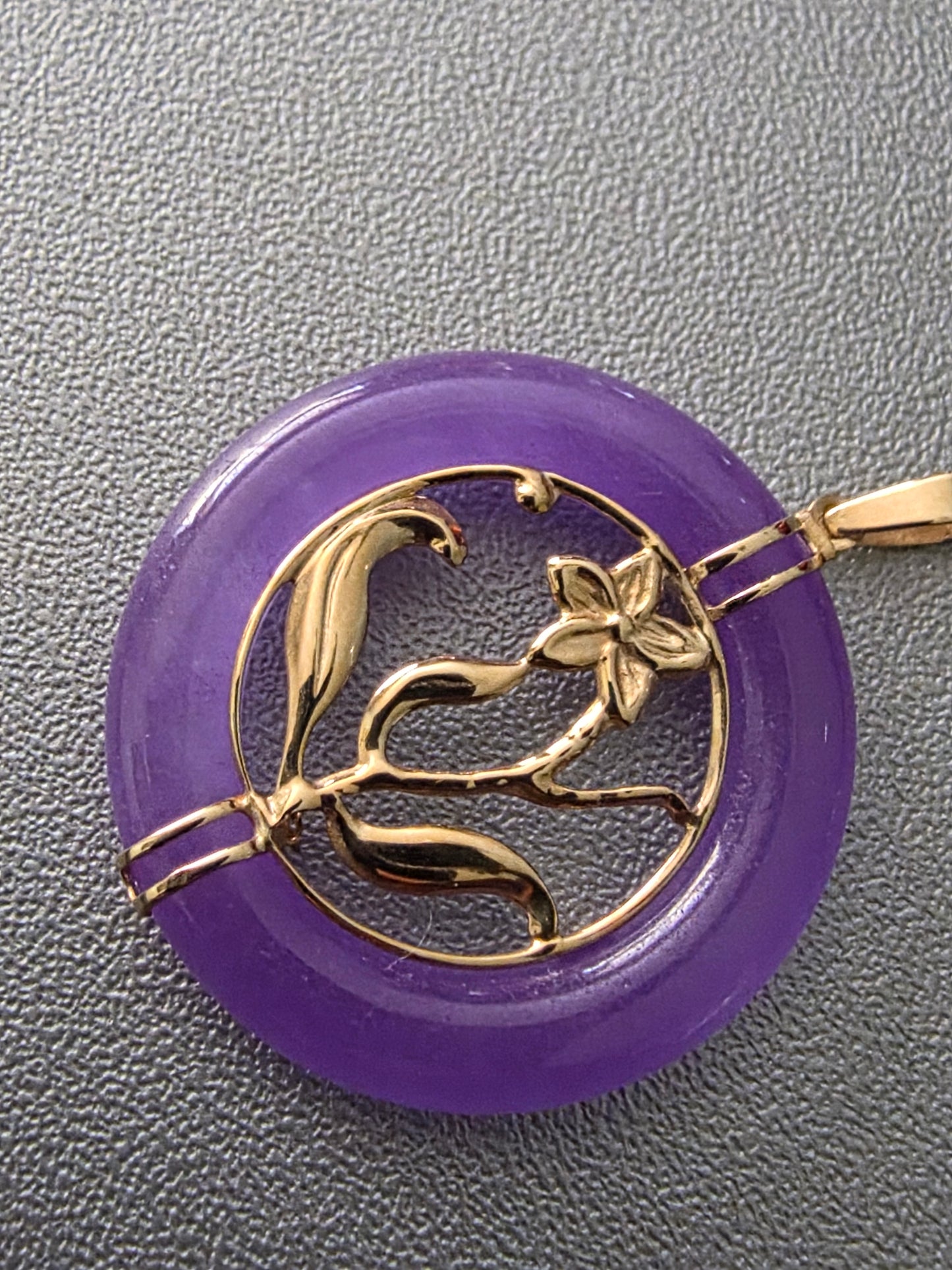 14K YELLOW GOLD PURPLE JADE PENDANT