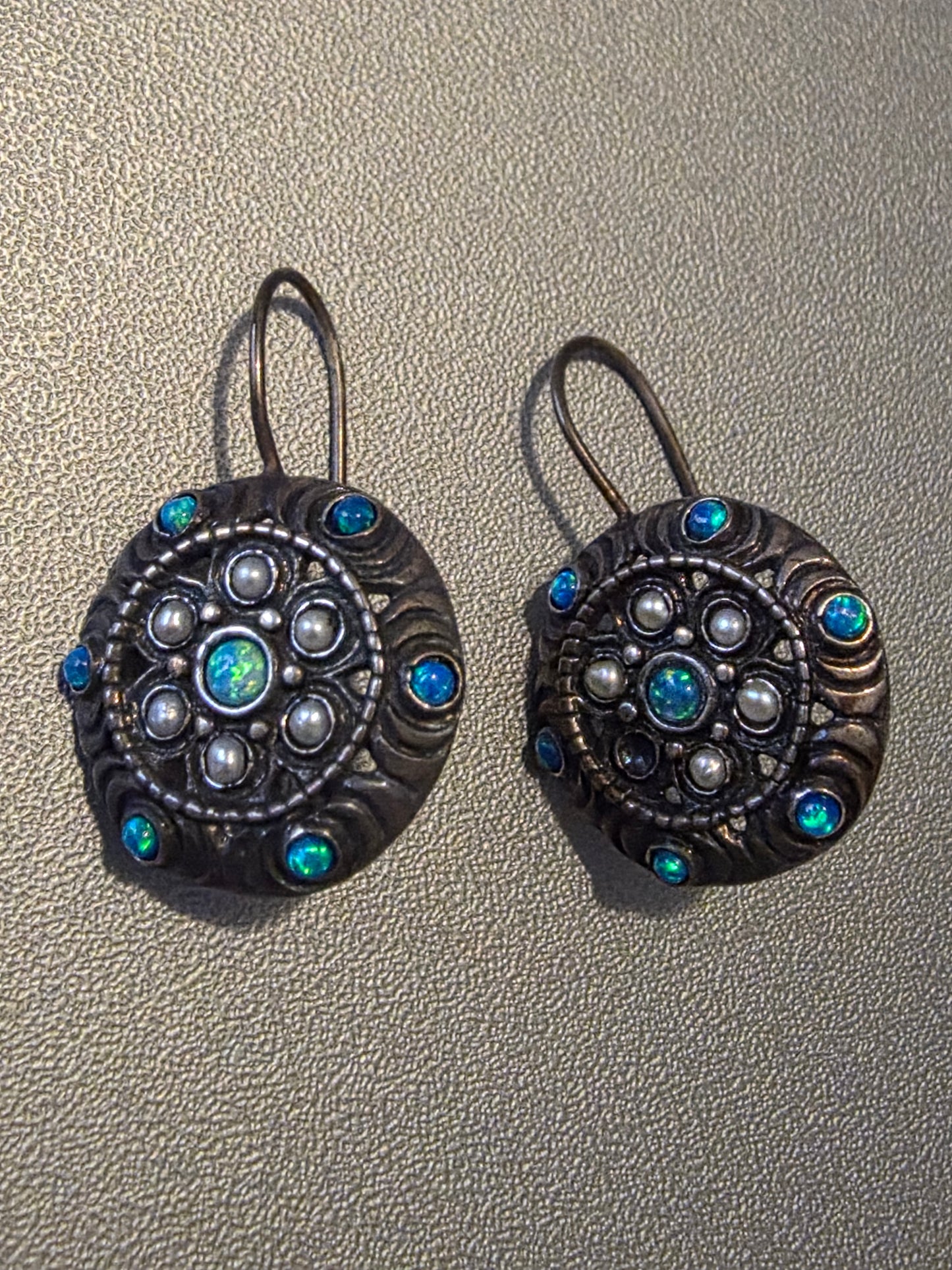 Vintage 925 Sterling Silver Earrings Metallic Blue Aurora Crystal Round Flower Runway