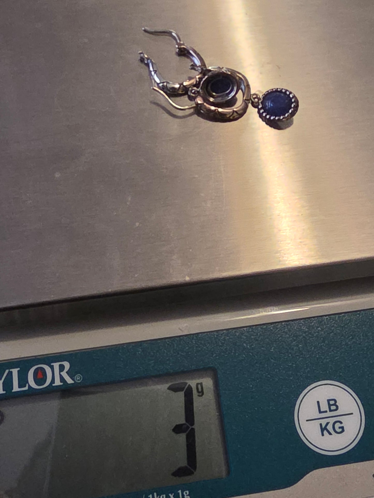 Handmade Oval Hook Earrings with Lapis Lazuli stone in Vintage 925 Sterling Silver.