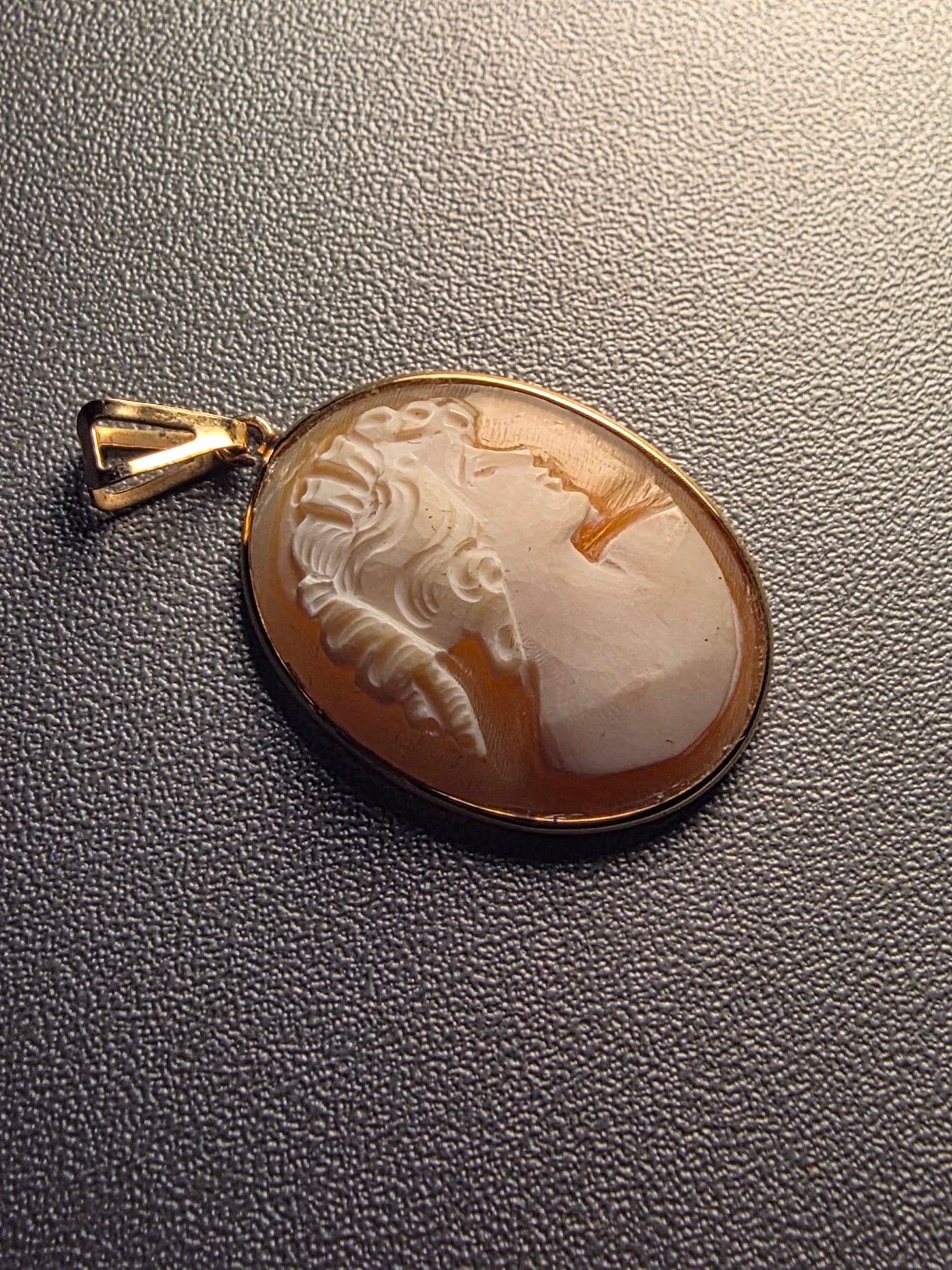 Vintage 14k Yellow Gold Oval Shaped Genuine Carved Shell Cameo