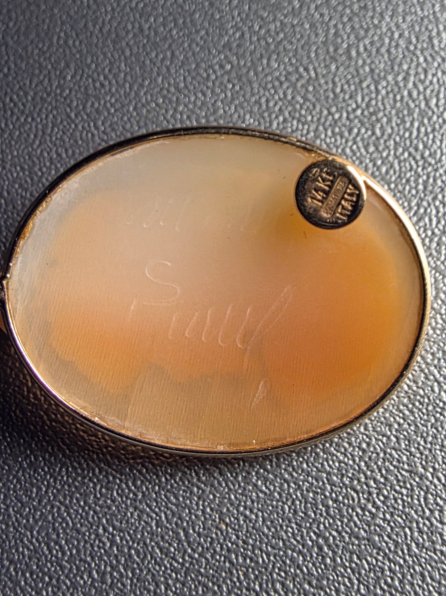 Vintage 14k Yellow Gold Oval Shaped Genuine Carved Shell Cameo