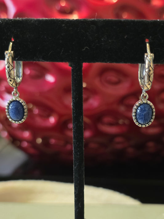 Handmade Oval Hook Earrings with Lapis Lazuli stone in Vintage 925 Sterling Silver.