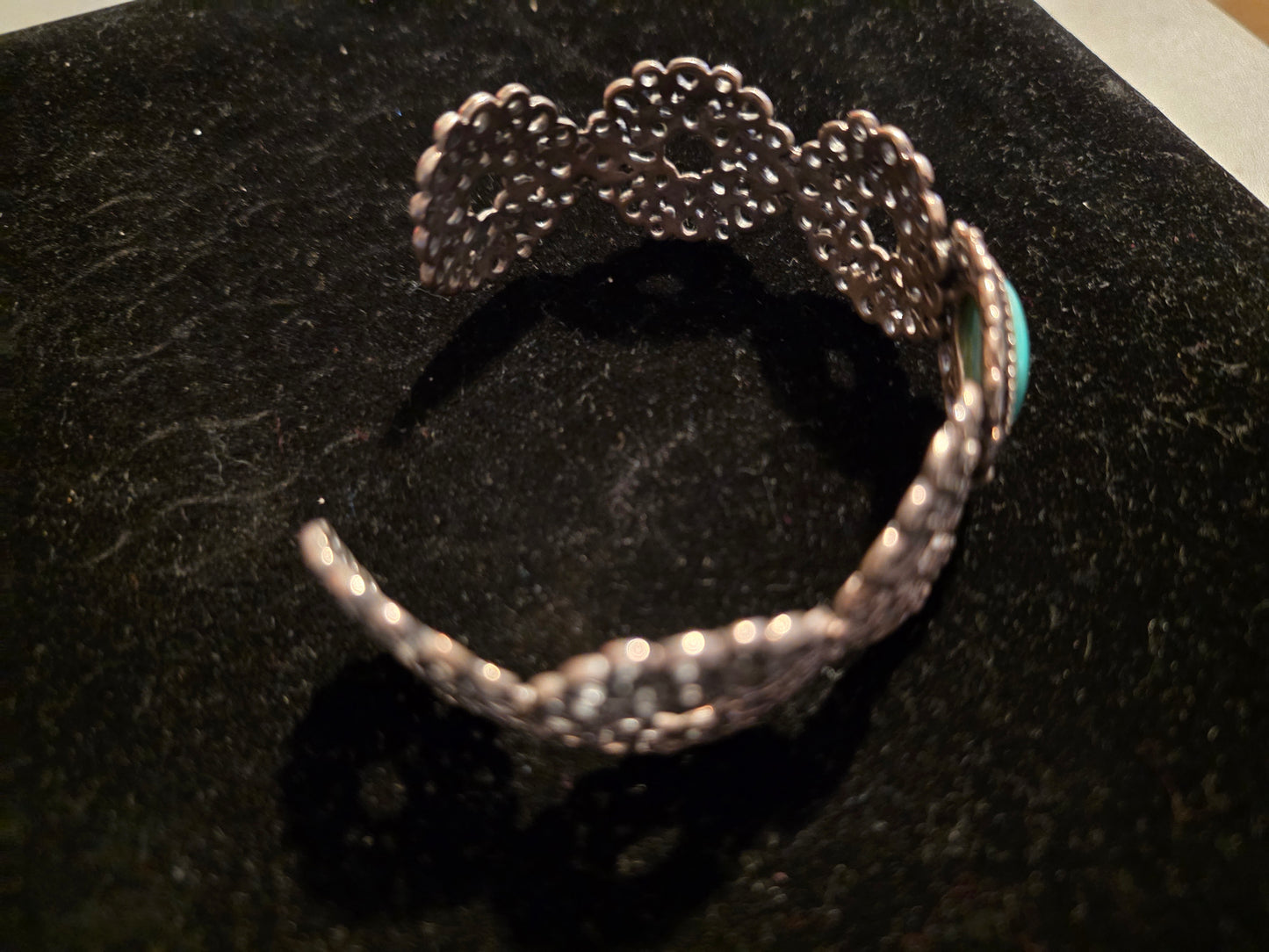 VINTAGE STERLING SILVER ARTIST SIGNED NK TURQUOISE CUFF BRACELET. GREAT SHAPE. FULLY MARKED. 36 GRAMS. 24MM WIDE. FITS UP TO 7.5 INCHS.